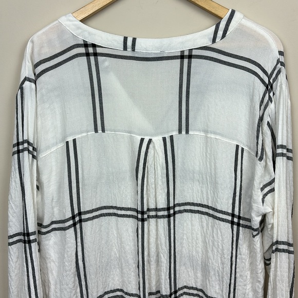 JANE + DELANCEY | Long Sleeve Pull-Over Top; No Button Open Neck; Size M - Picture 8 of 12